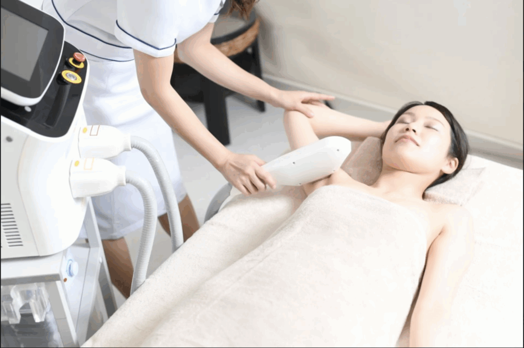 脱毛サロンでの施術風景